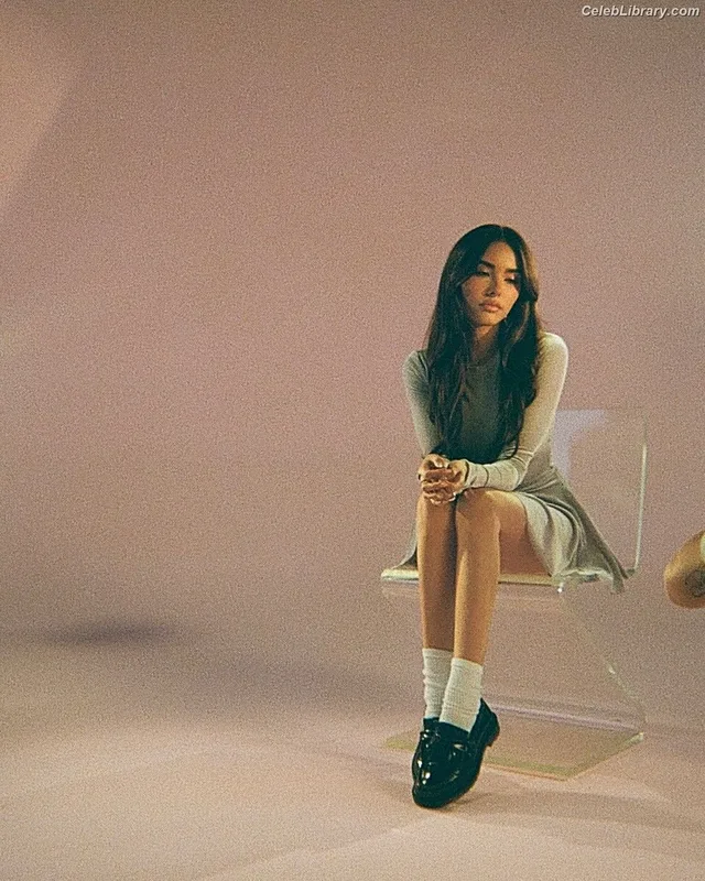 Madison Beer photo 12 of 3479
