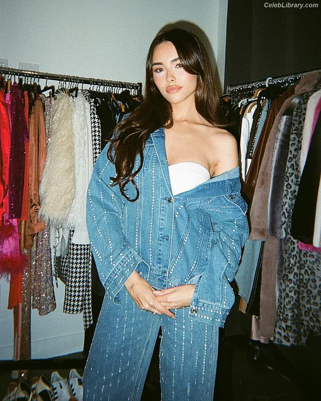 Madison Beer photo 17 of 3479