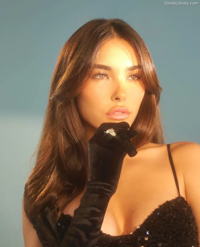 Madison Beer photo 22 of 3479