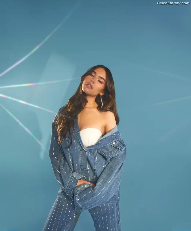 Madison Beer photo 24 of 3479