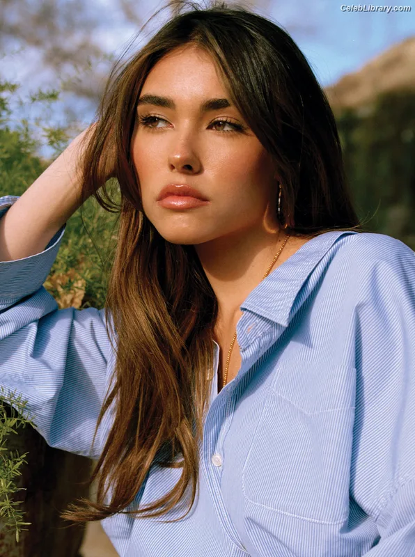 Madison Beer photo 19 of 3479