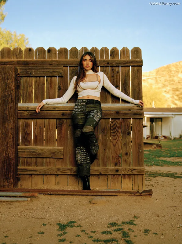 Madison Beer photo 22 of 3479