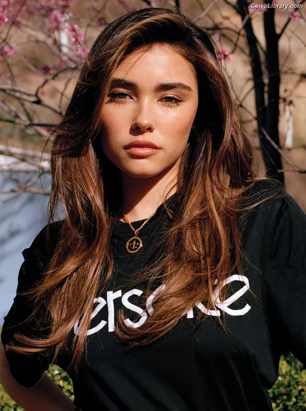 Madison Beer photo 23 of 3479