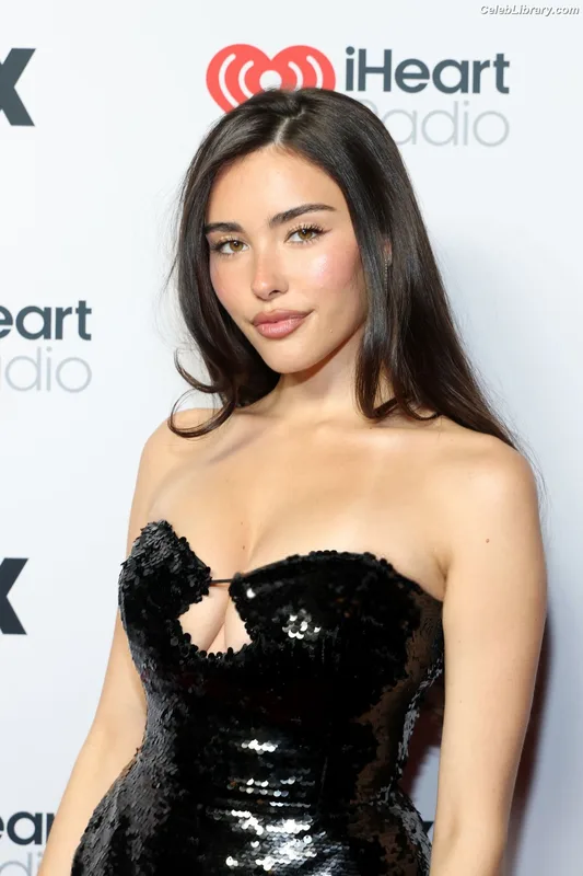 Madison Beer photo 3 of 3479