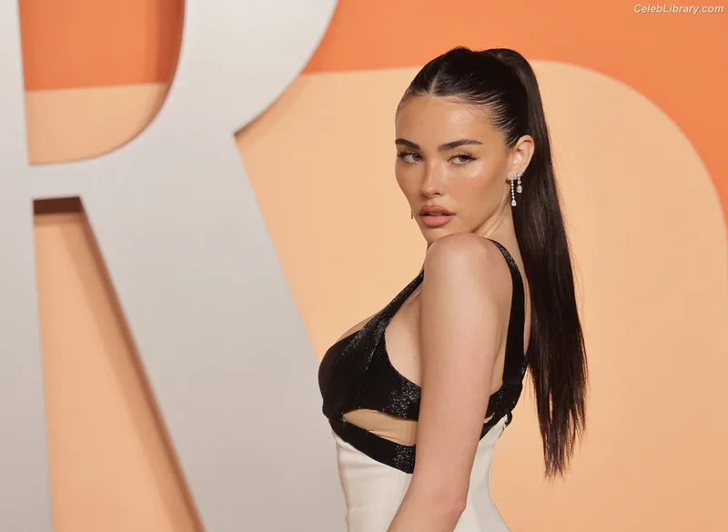 Madison Beer photo 11 of 3479