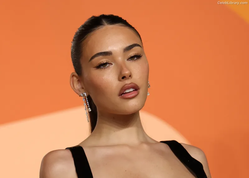 Madison Beer photo 22 of 3479