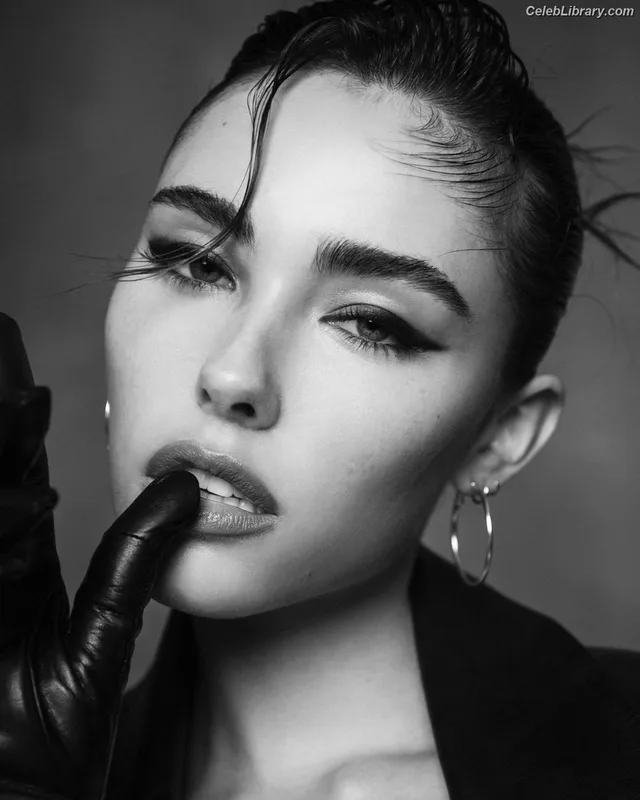 Madison Beer photo 19 of 3479