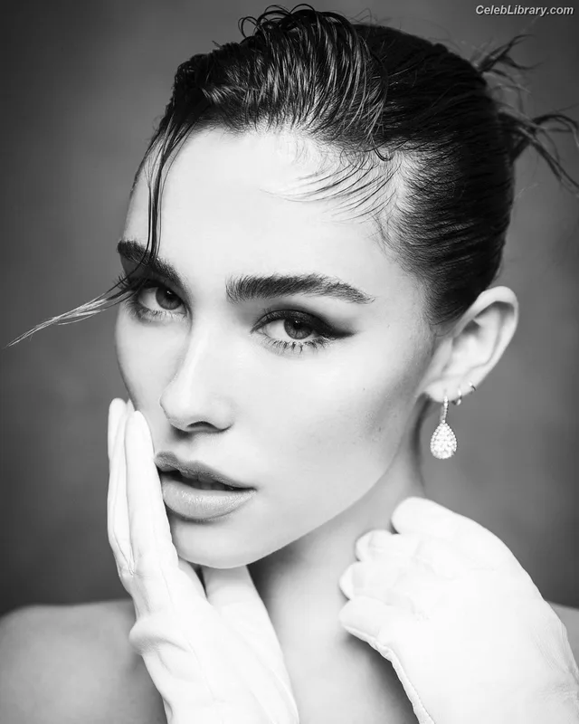 Madison Beer photo 20 of 3479