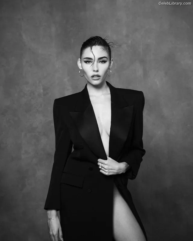 Madison Beer photo 4 of 3479