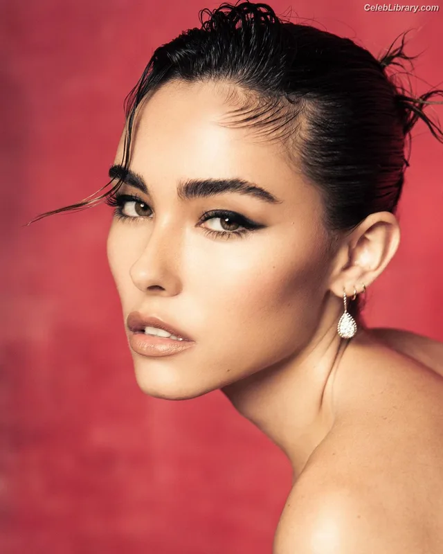 Madison Beer photo 5 of 3479