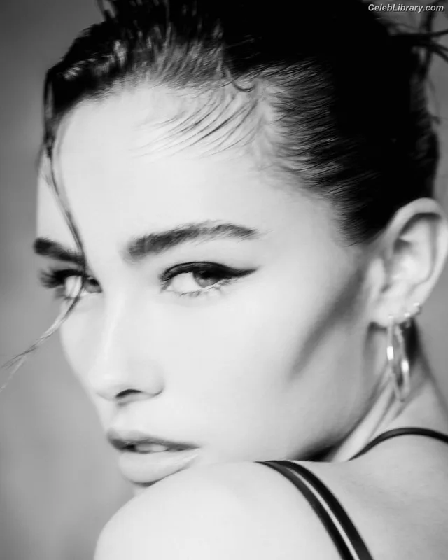 Madison Beer photo 6 of 3479