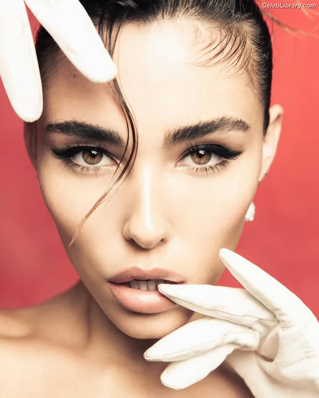 Madison Beer photo 7 of 3479