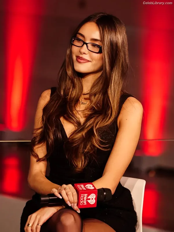 Madison Beer photo 12 of 3479