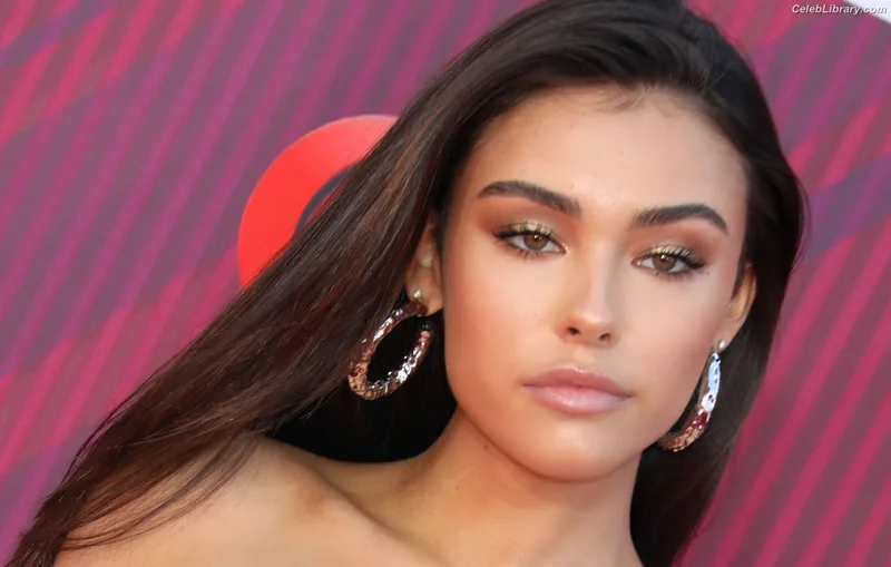 Madison Beer photo 21 of 3479