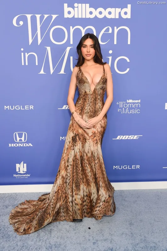 Madison Beer photo 10 of 3479