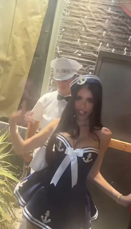 Madison Beer photo 13 of 3479
