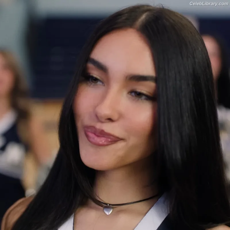 Madison Beer photo 6 of 3479