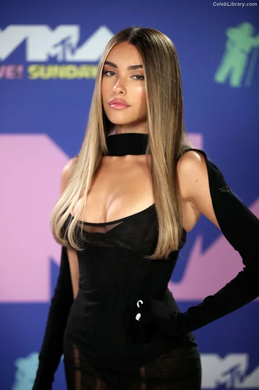 Madison Beer photo 11 of 3479