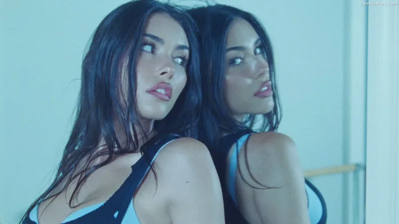 Madison Beer photo 14 of 3479