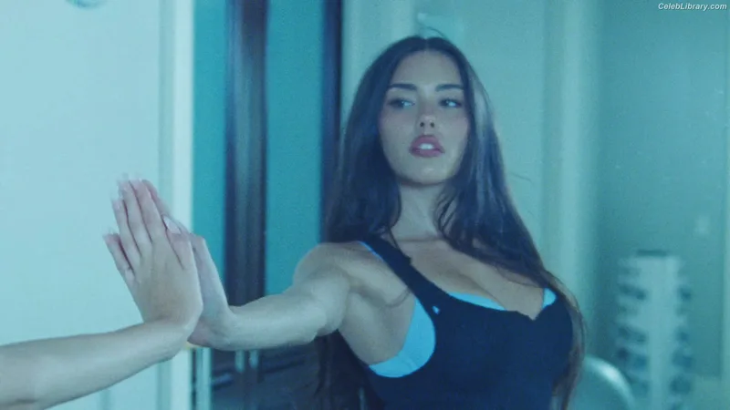 Madison Beer photo 15 of 3479