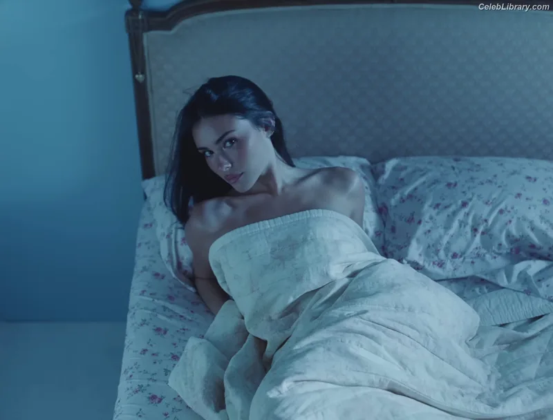 Madison Beer photo 19 of 3479