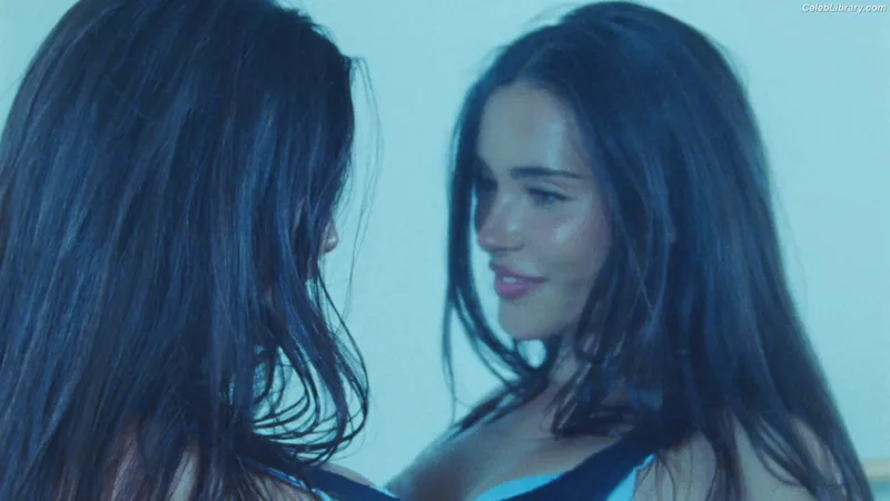 Madison Beer photo 21 of 3479