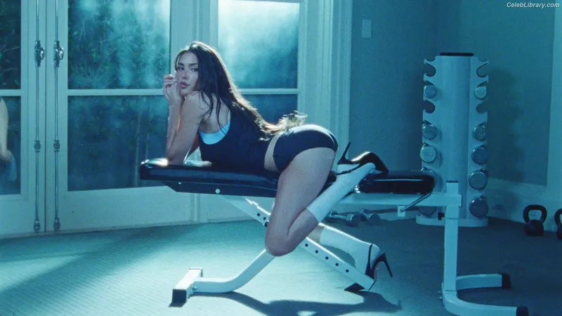 Madison Beer photo 5 of 3479