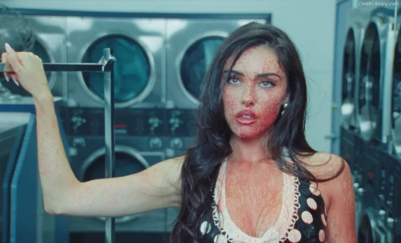 Madison Beer photo 6 of 3479