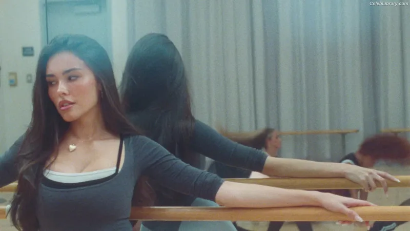 Madison Beer photo 8 of 3479