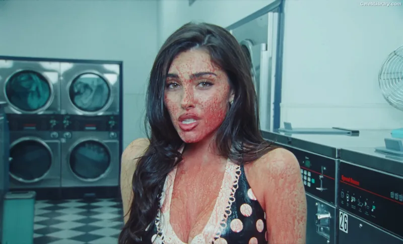 Madison Beer photo 19 of 3479