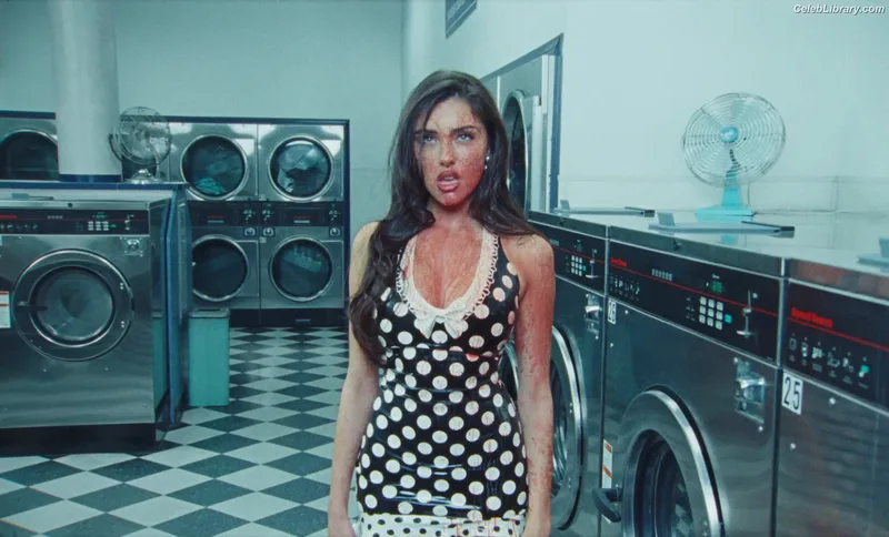 Madison Beer photo 20 of 3479