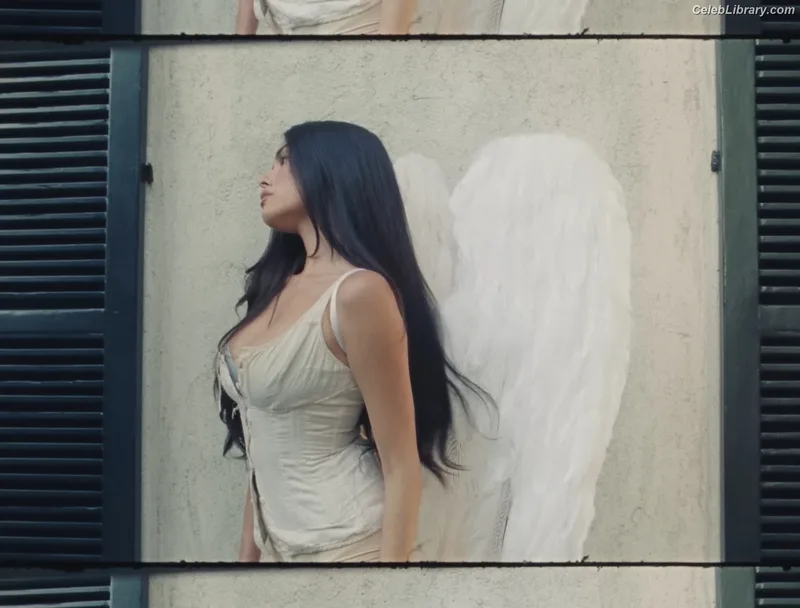 Madison Beer photo 4 of 3479
