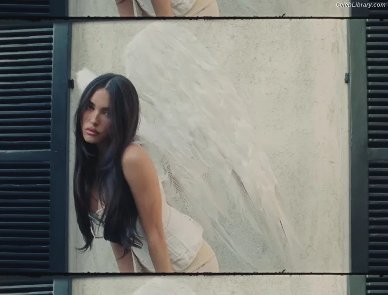 Madison Beer photo 5 of 3479