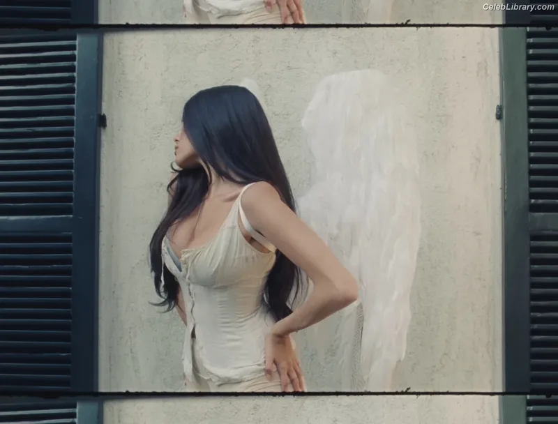 Madison Beer photo 12 of 3479