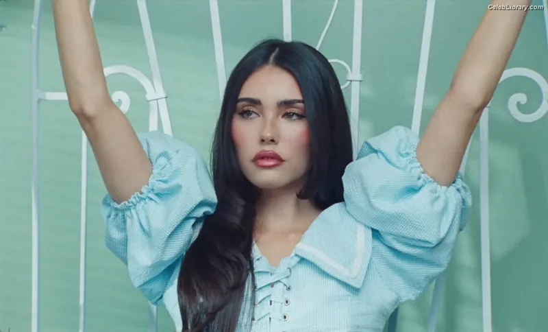 Madison Beer photo 21 of 3479