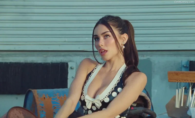 Madison Beer photo 4 of 3479