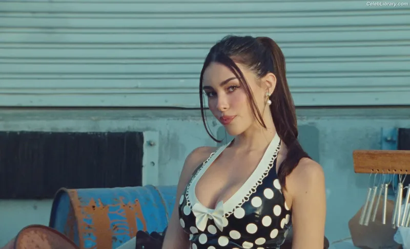 Madison Beer photo 5 of 3479
