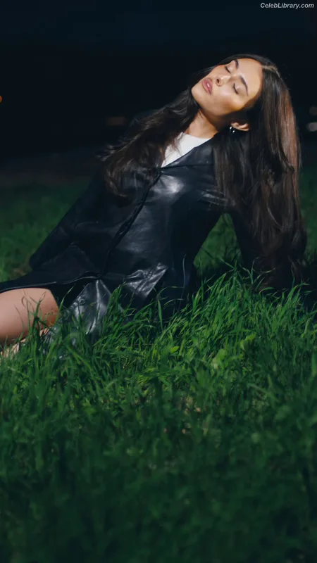 Madison Beer photo 17 of 3479