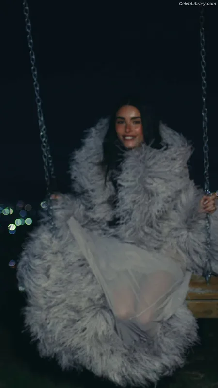 Madison Beer photo 18 of 3479