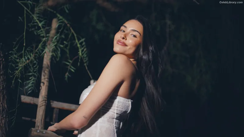 Madison Beer photo 19 of 3479