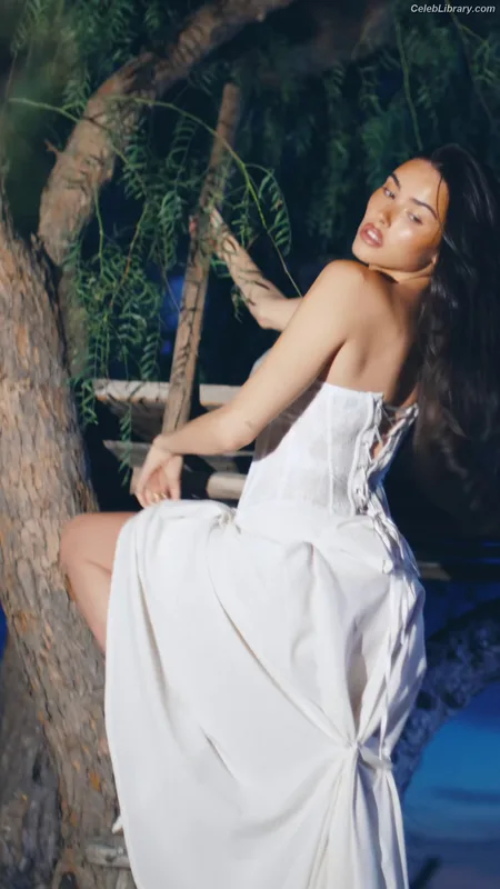 Madison Beer photo 20 of 3479
