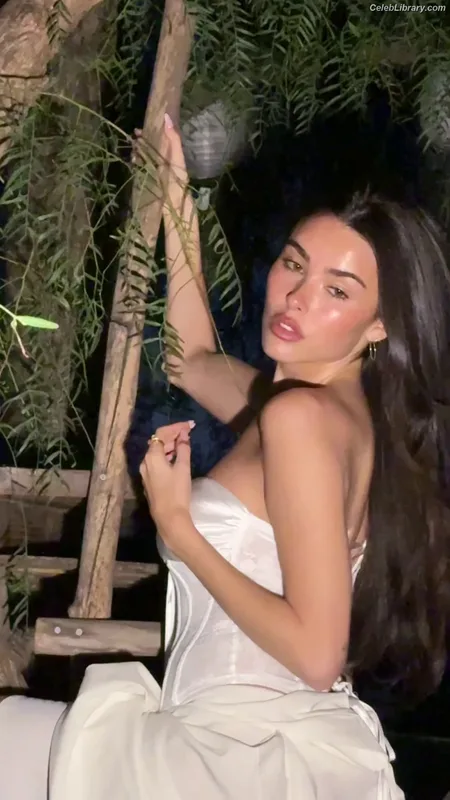 Madison Beer photo 21 of 3479