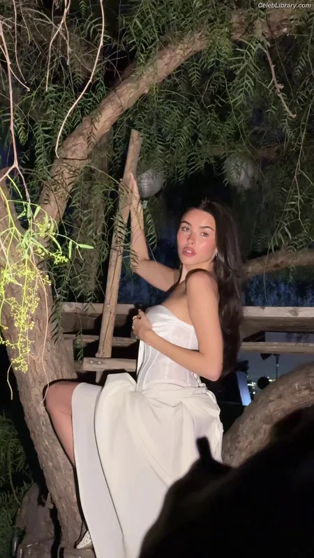Madison Beer photo 22 of 3479
