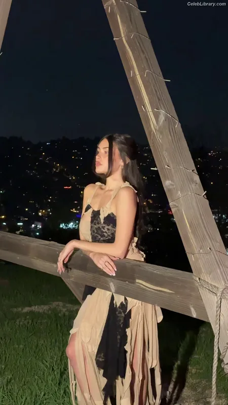 Madison Beer photo 23 of 3479