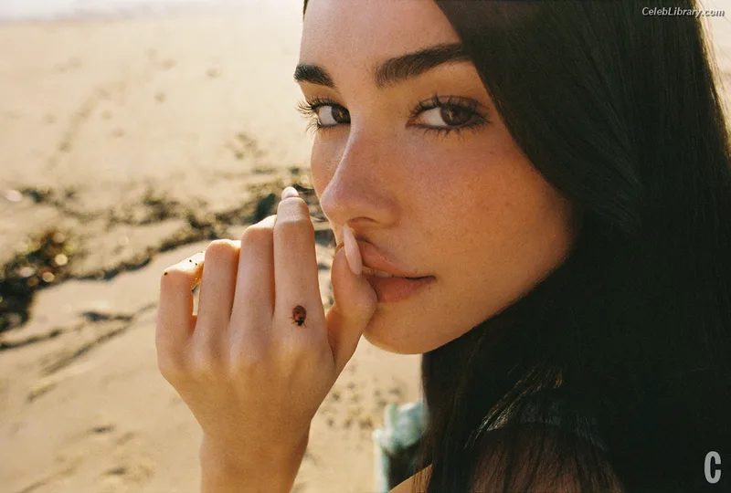 Madison Beer photo 11 of 3479