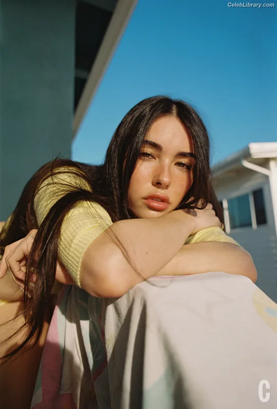 Madison Beer photo 13 of 3479
