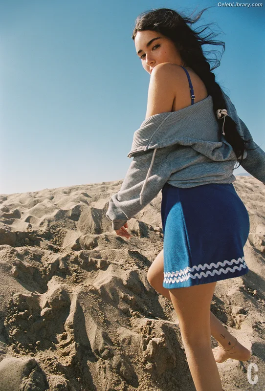 Madison Beer photo 15 of 3479