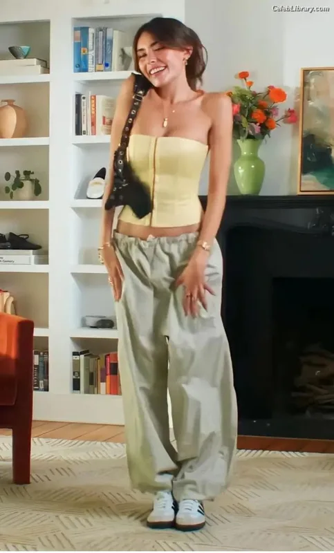 Madison Beer photo 6 of 3479