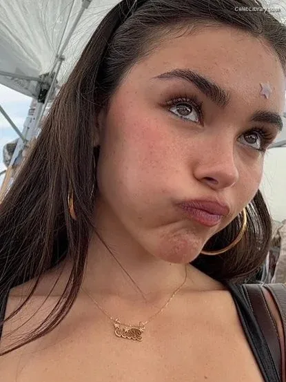 Madison Beer photo 15 of 3479
