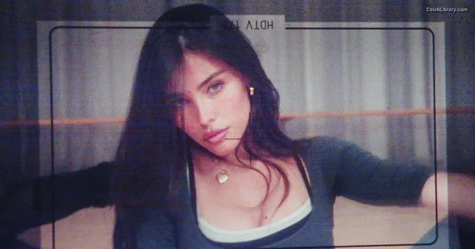Madison Beer photo 2 of 3479
